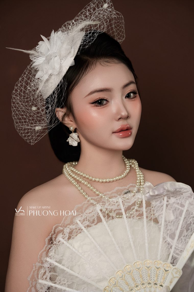 Cô dâu phong cách cổ điển